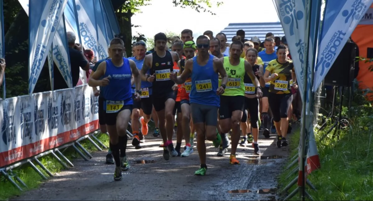 Biegi, Złotą Górę Sportowa rywalizacja ramach cyklu Kaszuby Biegają - zdjęcie, fotografia