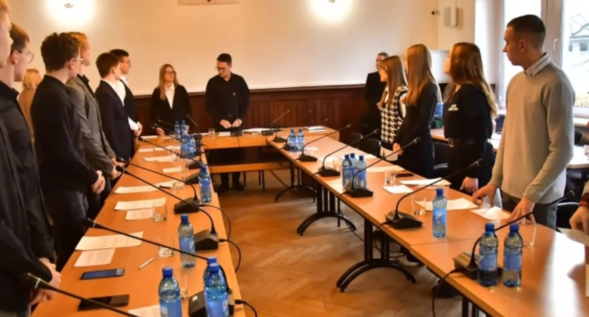 Wieści z samorządów, sesja Młodzieżowej Powiatu Kościerskiego - zdjęcie, fotografia