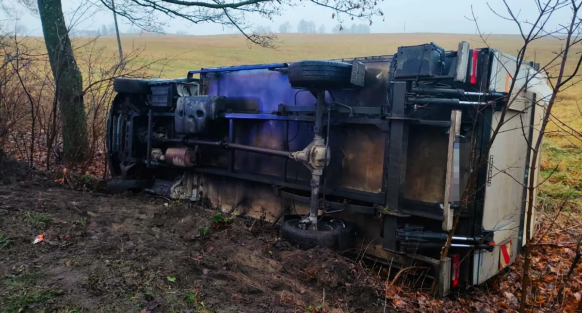Kronika policyjna, Wypadek drogowy Zieleninie Kierująca iveco trafiła szpitala - zdjęcie, fotografia