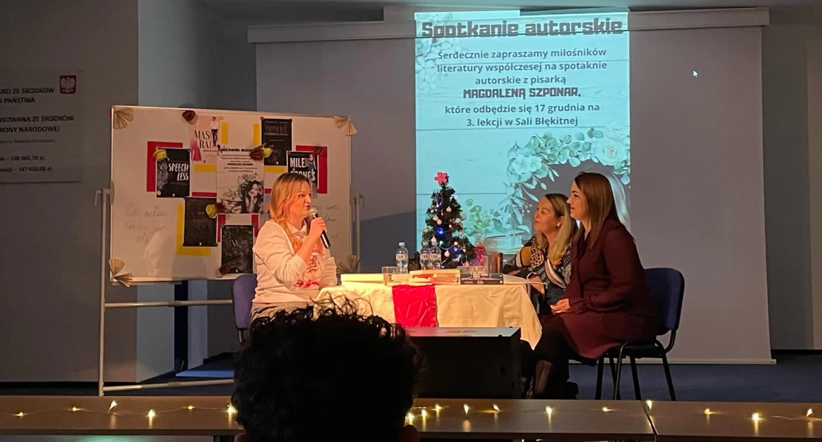 Literatura i sztuka, Pisarka Magdalena Szponar spotkała młodzieżą Ekonomika - zdjęcie, fotografia