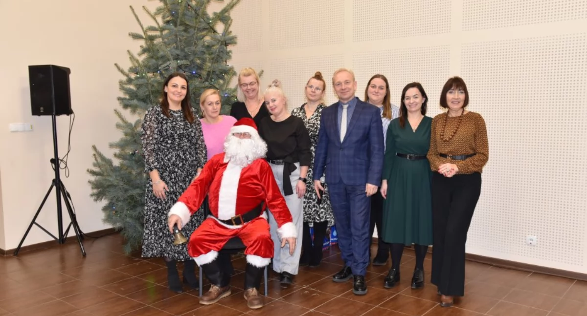 Seniorzy, Świąteczne Spotkanie Nowej Karczmie Wsparcie samotnych potrzebujących - zdjęcie, fotografia