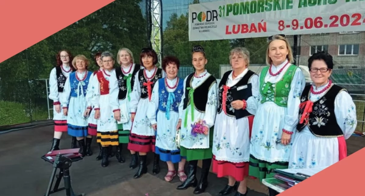Rozmaitości, Lubaniu wydał książkę kulinarnymi przepisami przysmaki Nowej Karczmy Kościerskiej Chaty - zdjęcie, fotografia