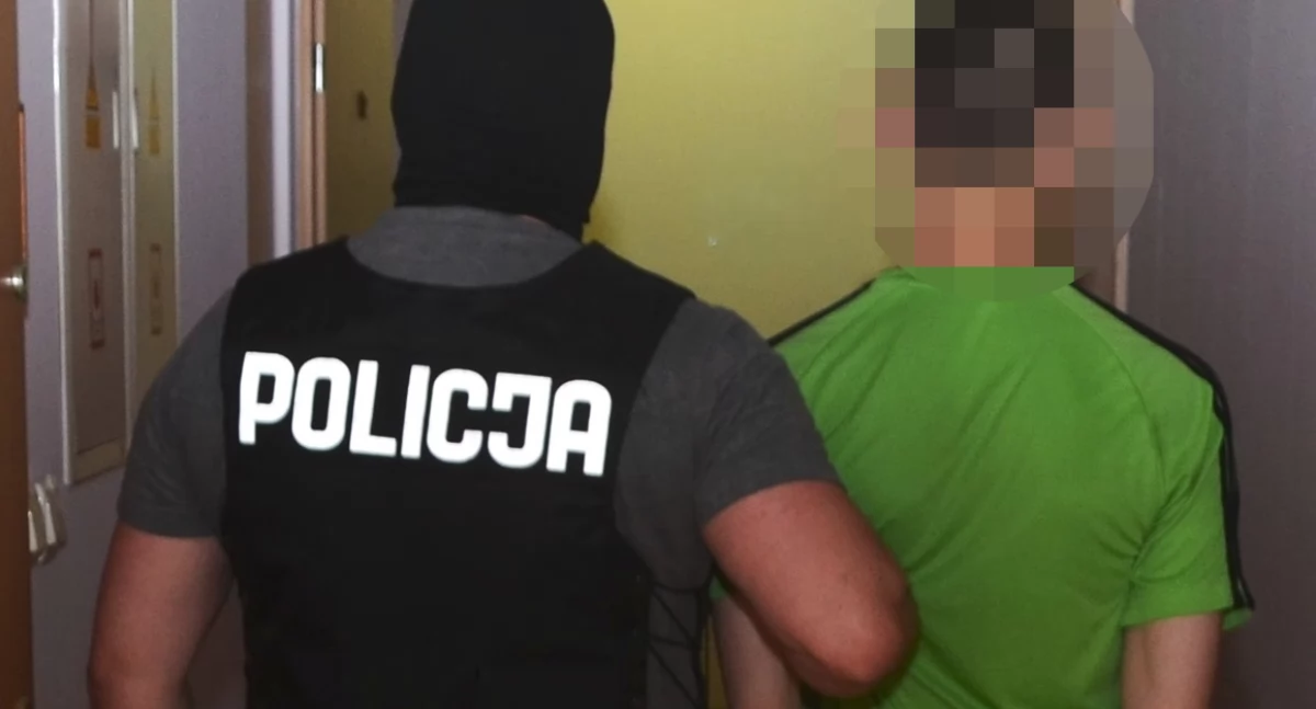 Kronika policyjna, Policjant służbie zatrzymał mężczyznę który próbował ukraść samochód! - zdjęcie, fotografia