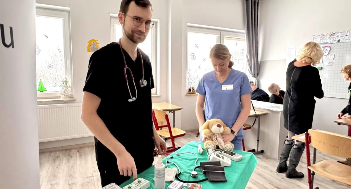 Zdrowie, Lekarze pielęgniarki kościerskiego szpitala edukatorów - zdjęcie, fotografia