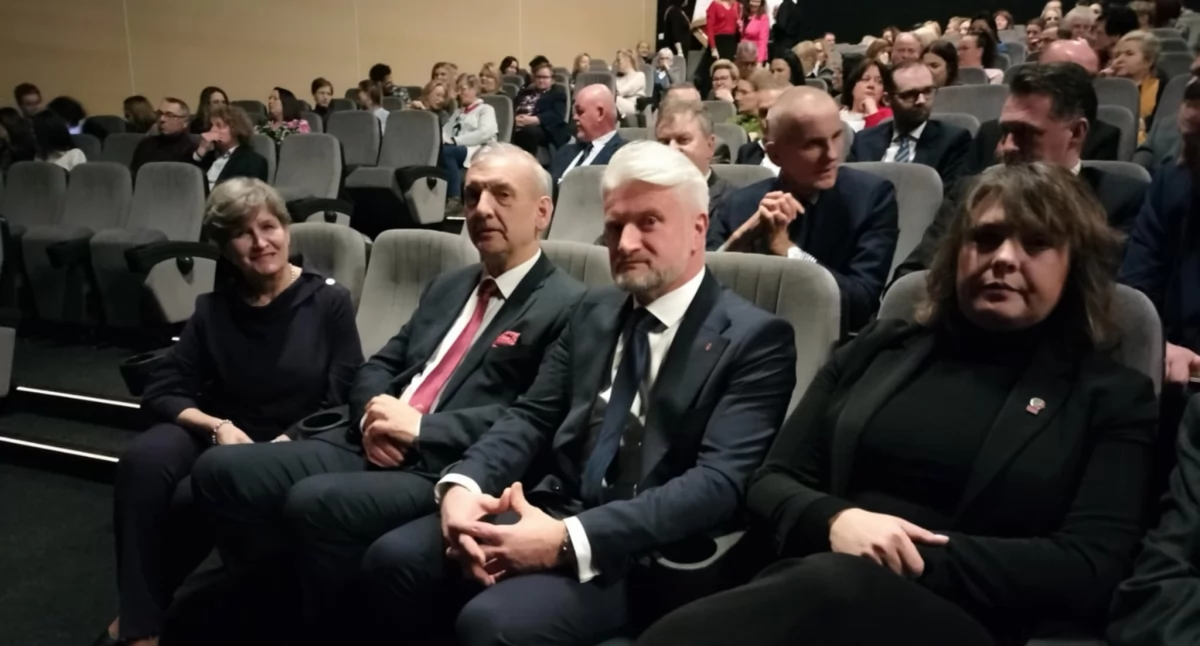 Wieści z samorządów, Podwójny jubileusz historii Polsce działalności powiecie kościerskim - zdjęcie, fotografia