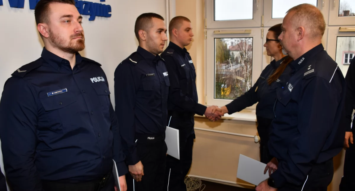 Policja, Policyjne awanse kościerskiej komendzie policji - zdjęcie, fotografia