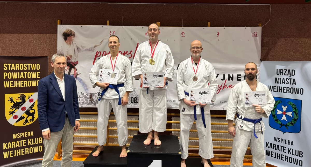 Sporty walki, Kościerscy karatecy sukcesami Pomorskim Turnieju Karate Tradycyjnego - zdjęcie, fotografia