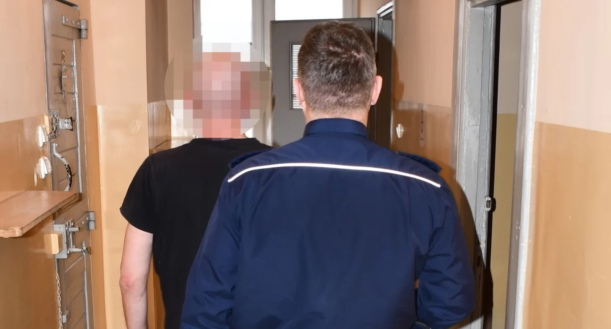 Kronika policyjna, Policjanci Liniewa zatrzymali poszukiwanego mężczyznę - zdjęcie, fotografia