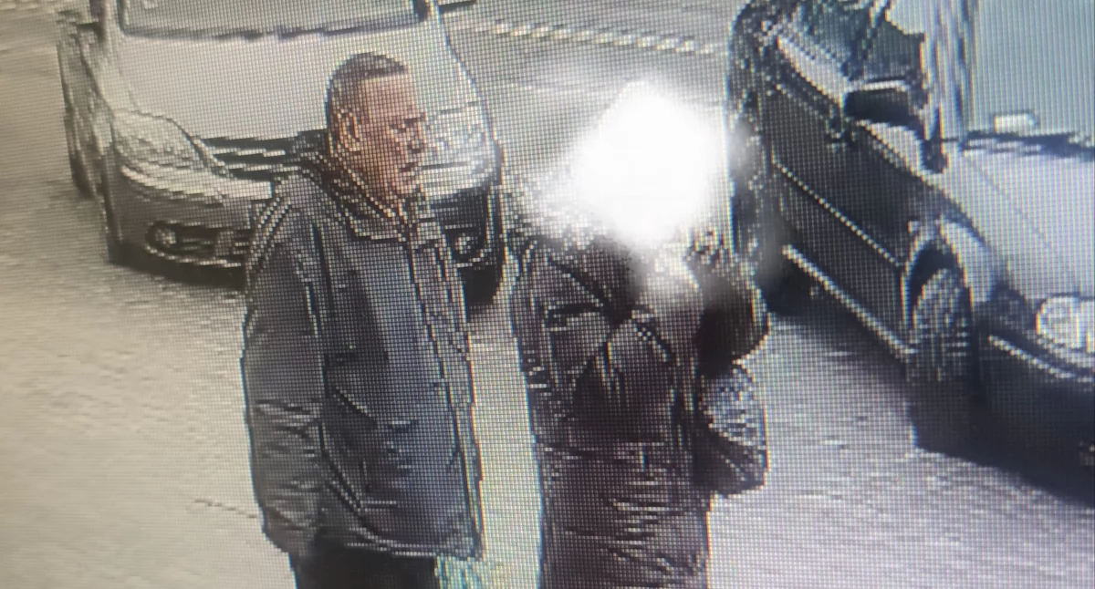 Kronika policyjna, osoba mogła oszukać seniorkę Policja publikuje wizerunek prosi pomoc! - zdjęcie, fotografia