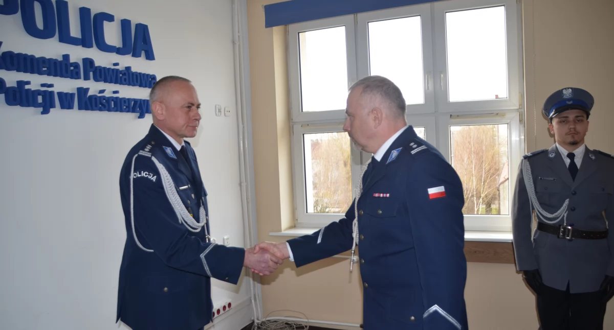 Policja, Radosław Kłaska oficjalnie szefem kościerskiej policji - zdjęcie, fotografia