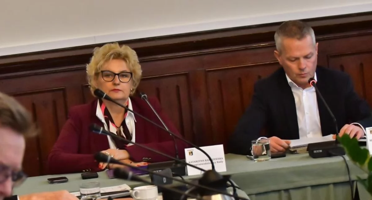 Wieści z samorządów, Radna Katarzyna Karczewska schrony krytykuje rząd - zdjęcie, fotografia