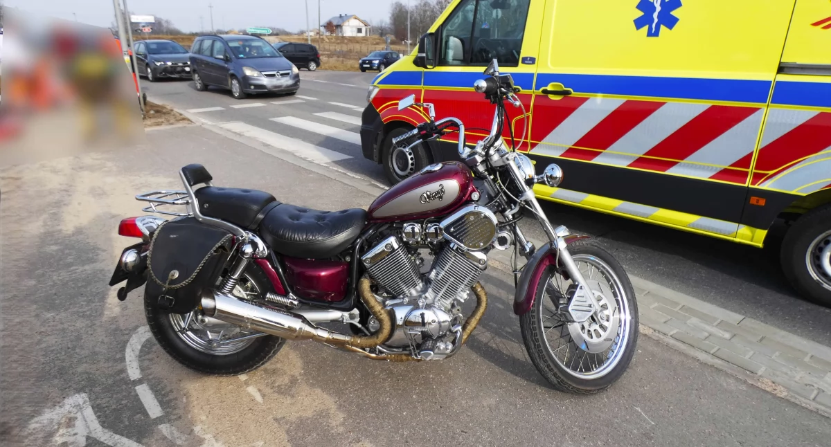 Wypadki, Wypadek motocyklisty krajówce osoby szpitalu - zdjęcie, fotografia