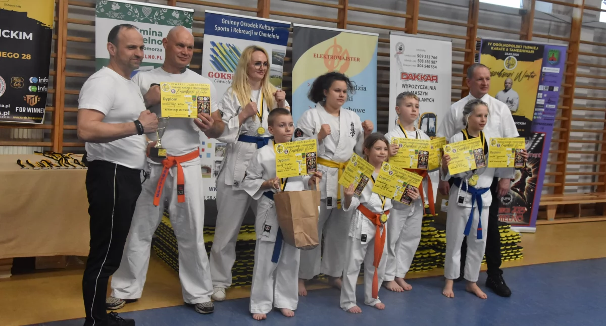 Sporty walki, Karatecy kickboxerzy zmierzyli Chmielnie „Kaszëbsczi Wiater” dostarczył wielkich emocji - zdjęcie, fotografia