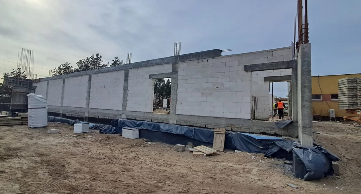 Inwestycje, Łubianie powstaje sportowa ponad - zdjęcie, fotografia