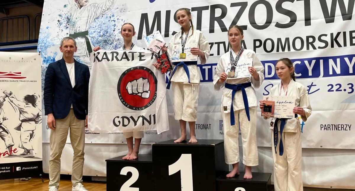 Sporty walki, Świetna forma kościerskich karateków Sopocie! - zdjęcie, fotografia