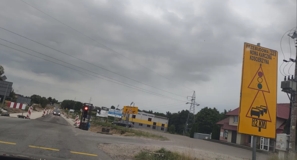 Transport, ograniczenia drodze wojewódzkiej Kościerzyna Karczma Kowale - zdjęcie, fotografia