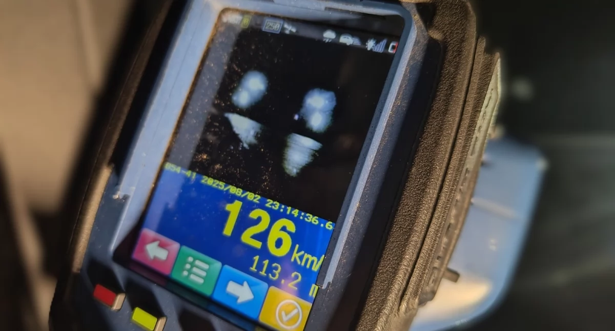 Kronika policyjna, Jechał godzinę terenie zabudowanym kierownicą latek! - zdjęcie, fotografia