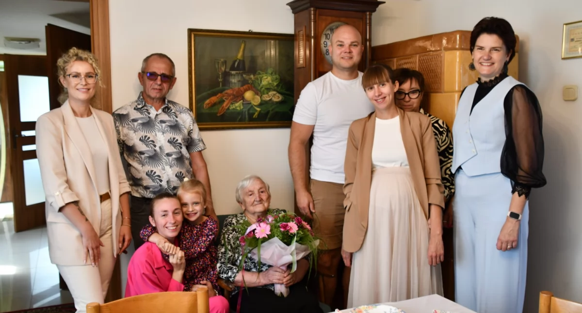 Seniorzy, urodziny Agnieszki Runowskiej Garczyna - zdjęcie, fotografia