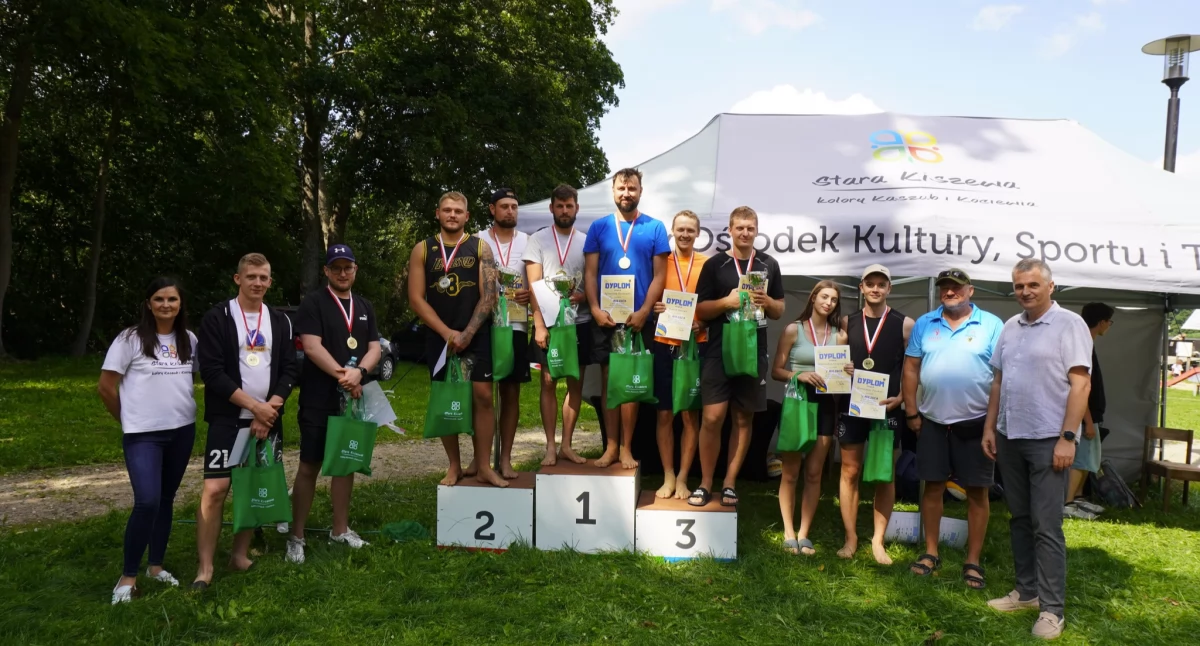 Siatkówka, Turniej Siatkówki Plażowej Strudze Siatkarze walczyli Puchar Wójta Gminy Stara Kiszewa - zdjęcie, fotografia