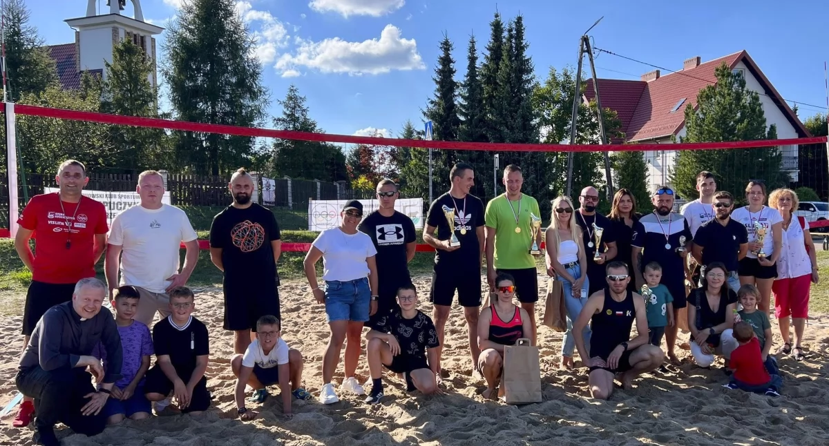 Siatkówka, Skorzewie siatkarze rywalizowali Puchar Proboszcza - zdjęcie, fotografia