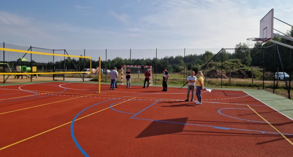 Inwestycje, Nowoczesny kompleks sportowy Małym Klinczu gotowy Kosztował prawie - zdjęcie, fotografia