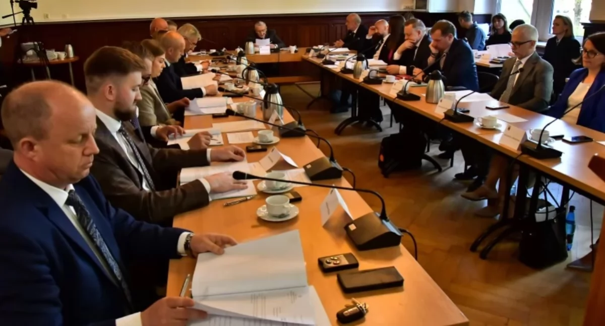 Wieści z samorządów, sesja Powiatu Kościerskiego sprawdź program - zdjęcie, fotografia
