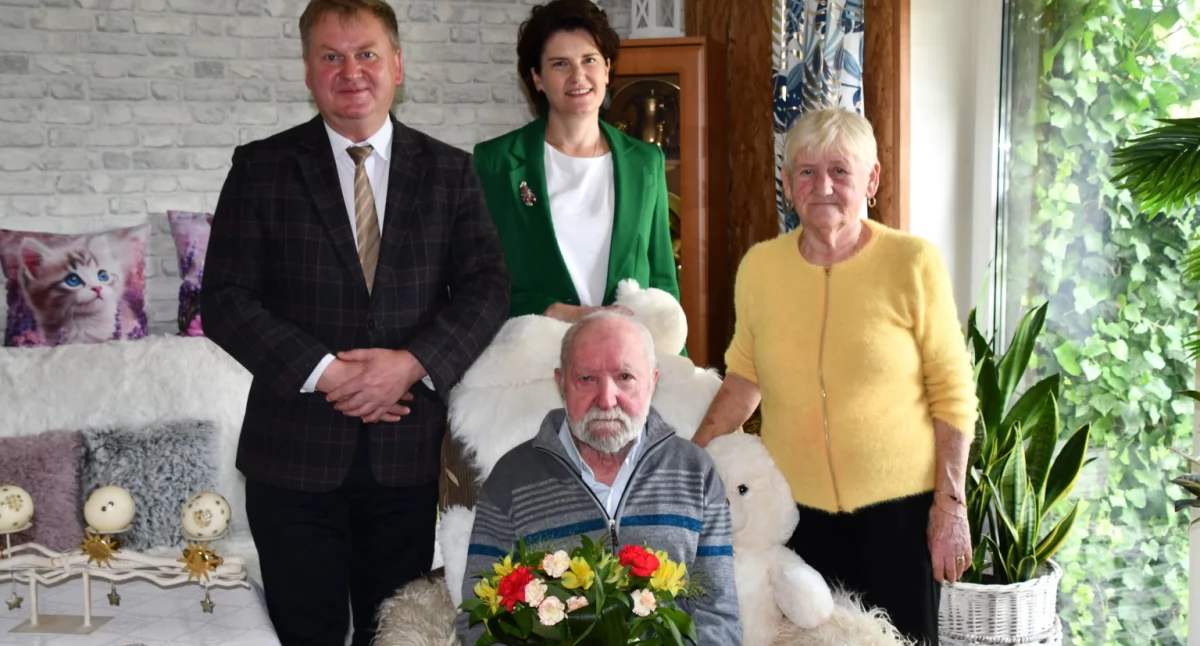 Seniorzy, Stanisław Pastwa Liniewo świętował urodziny! - zdjęcie, fotografia