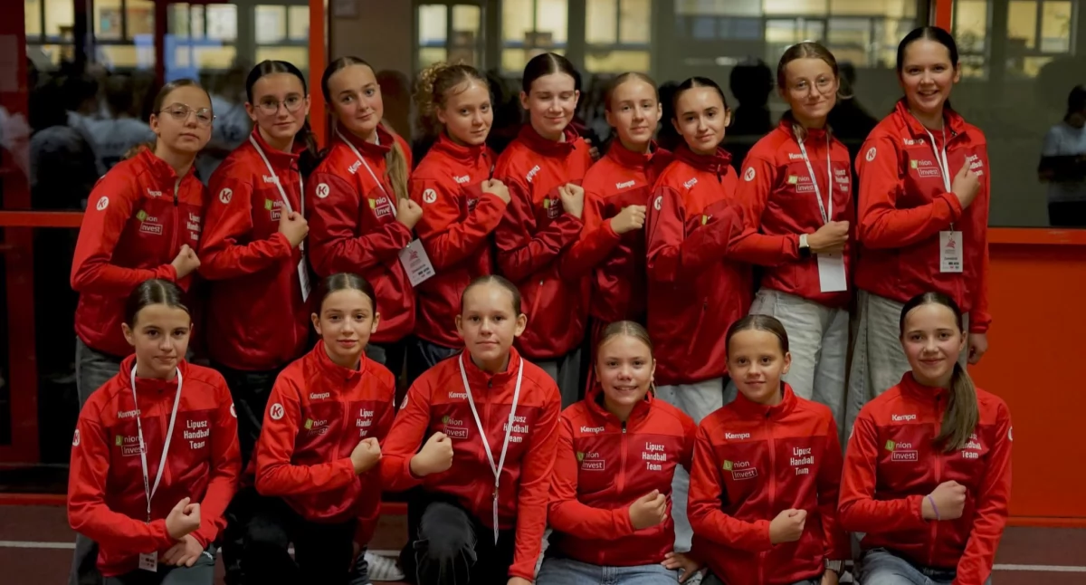Piłka ręczna, Piłkarki ręczne Lipusz brązowym medalem międzynarodowego turnieju Krakowie! - zdjęcie, fotografia