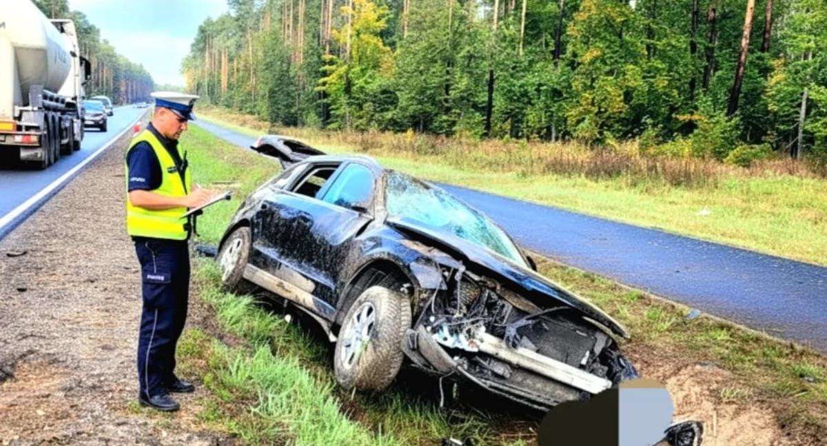 Wypadki, Samochód dachowował krajowej dwudziestce - zdjęcie, fotografia