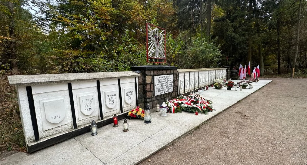 Uroczystości patriotyczne, Uroczystości patriotyczno religijne rocznicę mordu ludności cywilnej Karpnie - zdjęcie, fotografia