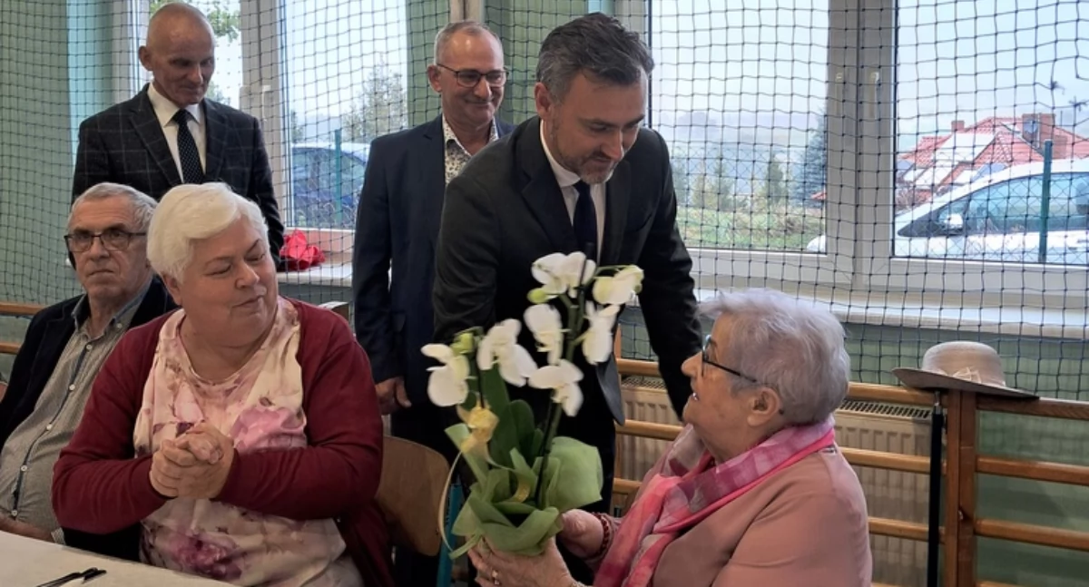 Seniorzy, Radość muzyka wspólne świętowanie Zakończyły Seniora Kościerzyna - zdjęcie, fotografia