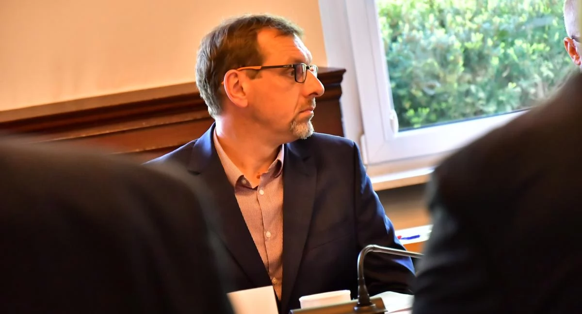 Polityka, Grzegorz Świtała lupą koalicji rządzącej Radzie Powiatu! Radni chcą sprawdzić złamał prawo! - zdjęcie, fotografia