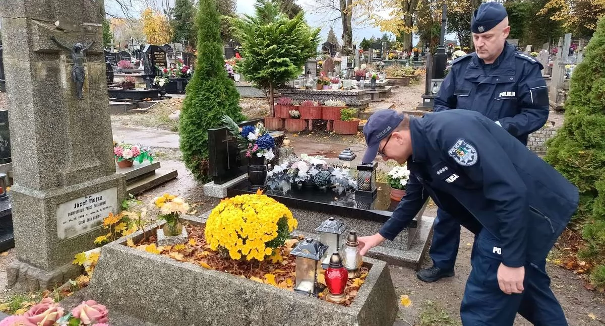 Policja, Policjant który zmarł bardzo młodo Pamięć wciąż żywa - zdjęcie, fotografia