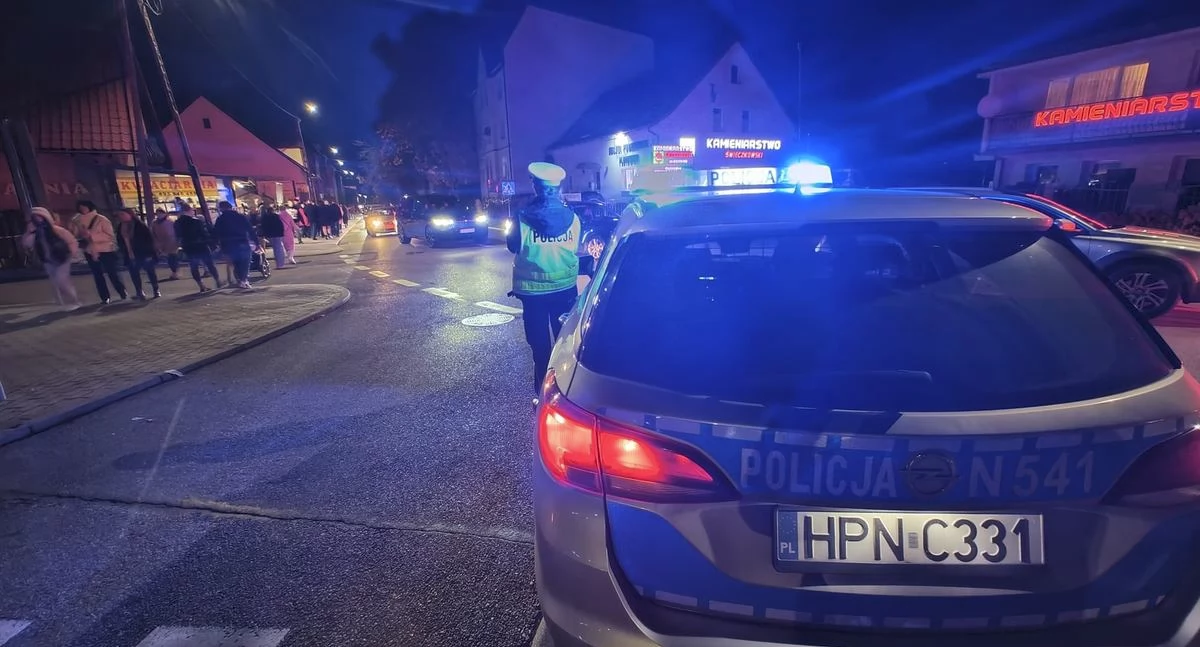 Policja, Dwanaście kolizji wypadek Policjanci podsumowali akcję „Wszystkich Świętych 2025” - zdjęcie, fotografia