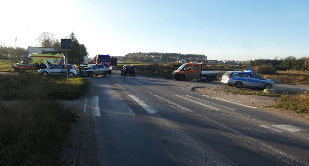 Wypadki, Wypadek drodze wojewódzkiej Jedna osoba trafiła szpitala! - zdjęcie, fotografia