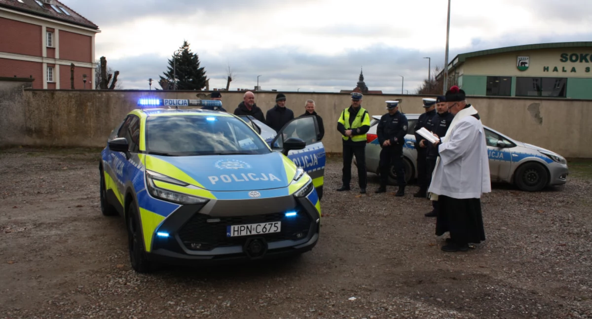 Policja, samochód kościerskich policjantów - zdjęcie, fotografia