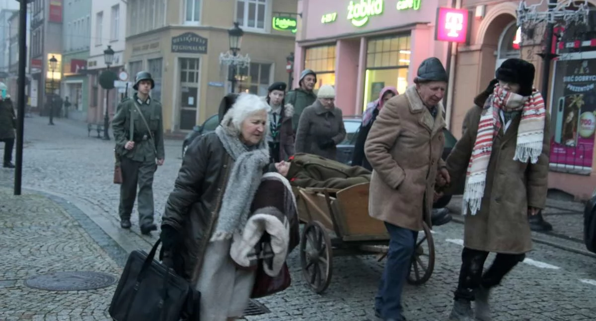 Historia, Wyrzuceni własnych domów Kościerzynie uczczono pamięć wysiedlonych mieszkańców! - zdjęcie, fotografia