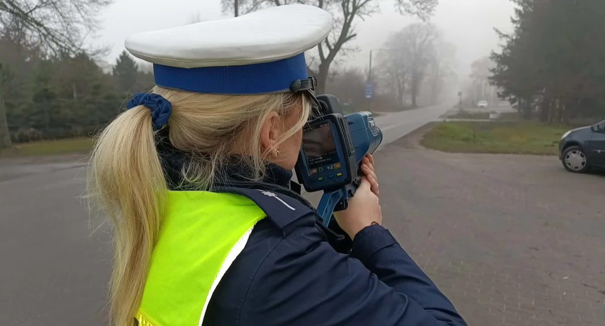 Policja, Więcej patroli więcej kontroli Kościerska policja czuwa bezpieczeństwem święta - zdjęcie, fotografia