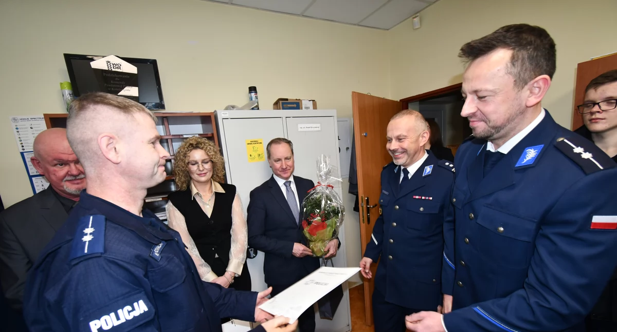 Policja, rozdział historii liniewskiej policji Powołanie komendanta radiowóz trzech - zdjęcie, fotografia