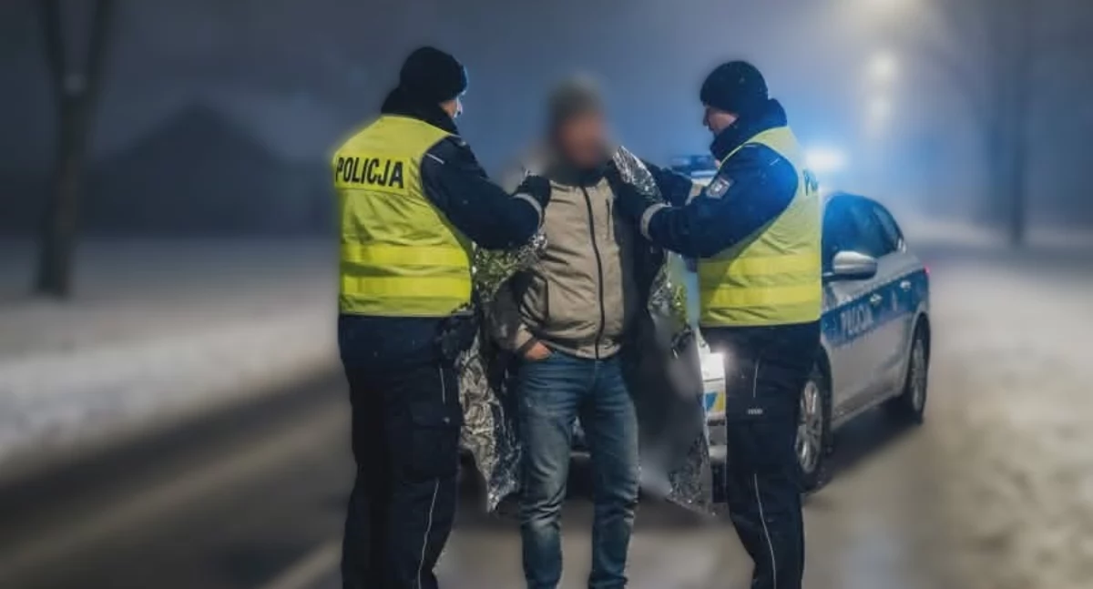 Kronika policyjna, Blisko tragedii! Policjanci uratowali mężczyznę który pieszo szedł Poznania! - zdjęcie, fotografia