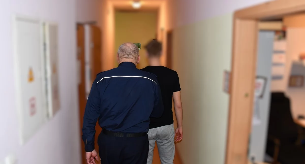 Kronika policyjna, ciągu kilku zatrzymali sześciu poszukiwanych - zdjęcie, fotografia