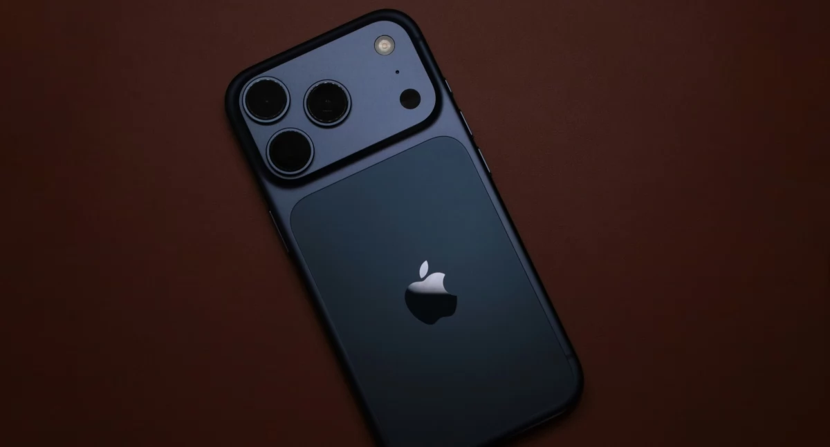 Styl życia, oferuje iPhone czyli ostatni modeli telefonów Apple - zdjęcie, fotografia
