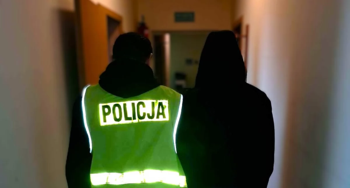 Kronika policyjna, Przekazała kurierowi kartę straciła Policja zatrzymała Ukraińca! - zdjęcie, fotografia