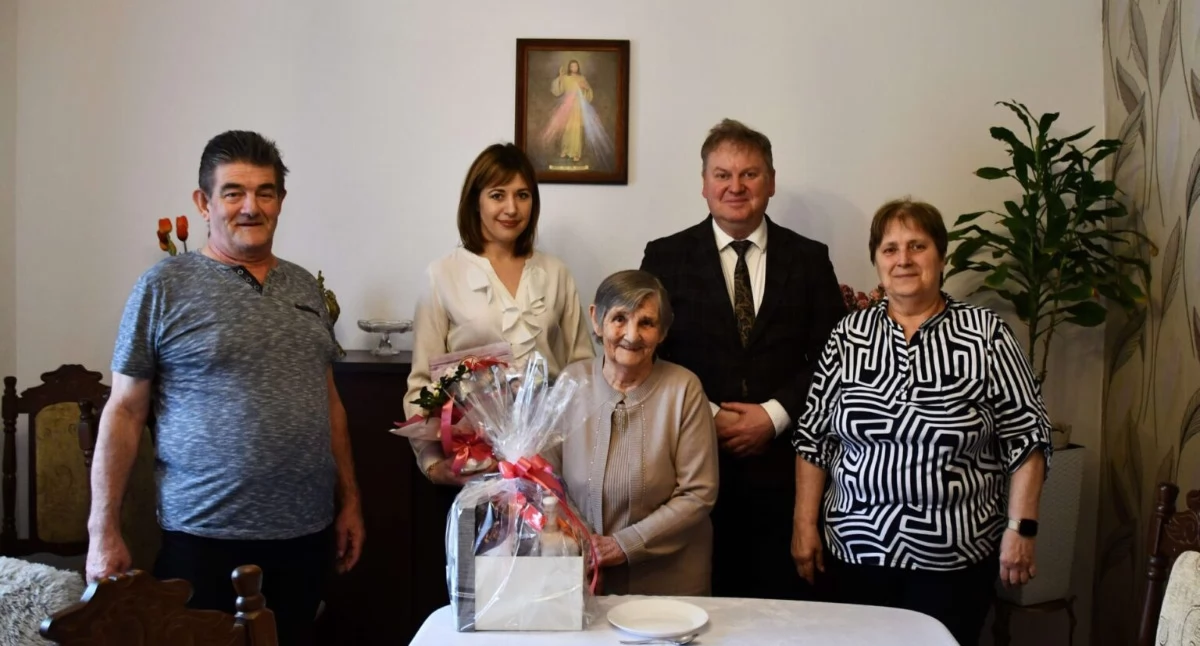 Seniorzy, urodziny mieszkanki gminy Liniewo Wyjątkowy jubileusz Zofii Klawikowskiej - zdjęcie, fotografia