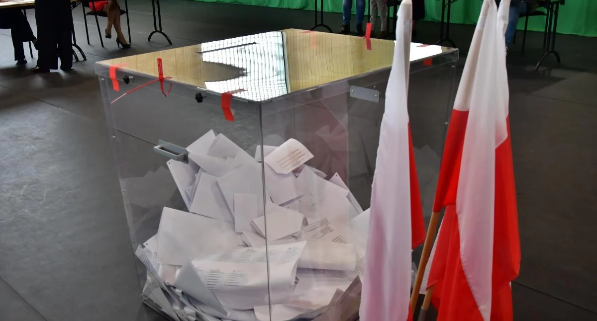 Polityka, wójt burmistrz będą mogli rządzić ograniczeń - zdjęcie, fotografia
