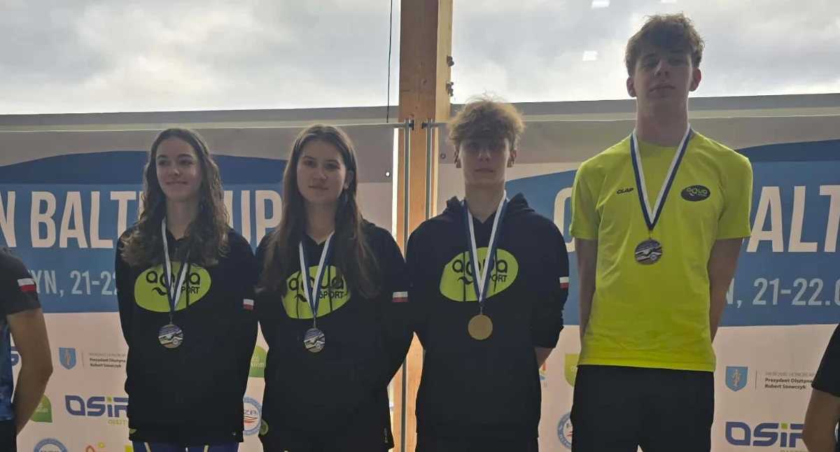 Pływanie, Sport podium międzynarodowych zawodów Olsztynie - zdjęcie, fotografia