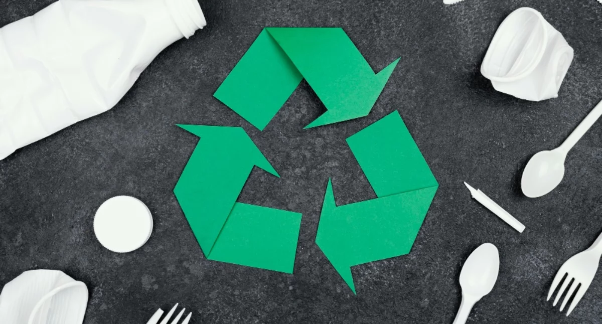 Ochrona środowiska i ekologia, Recykling gastronomii zużyte tacki pojemniki mogą wrócić obiegu zamkniętego - zdjęcie, fotografia