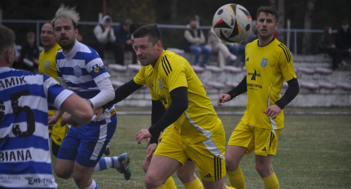 Piłka nożna, Efektowne zwycięstwa zacięte derby była niesamowita kolejka! - zdjęcie, fotografia
