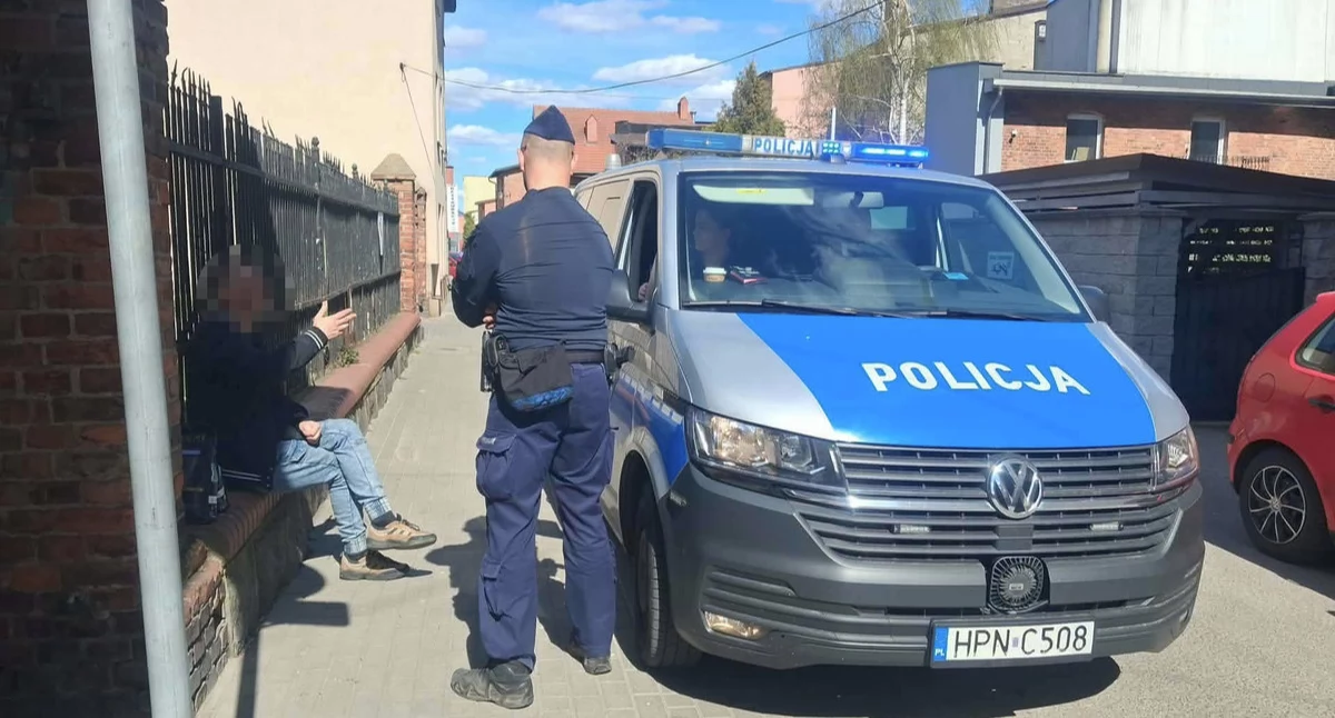 Kronika policyjna, Ukradł karmę zebraną podczas charytatywnej akcji! - zdjęcie, fotografia