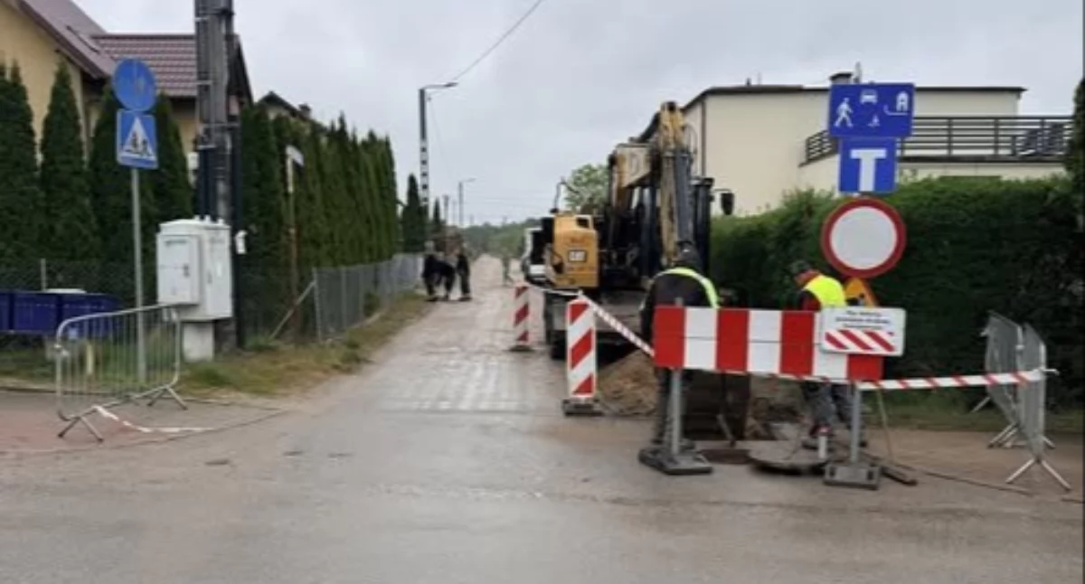 Inwestycje, Mieszkańcy czekali remont Rozpoczeły prace Michałowicza - zdjęcie, fotografia